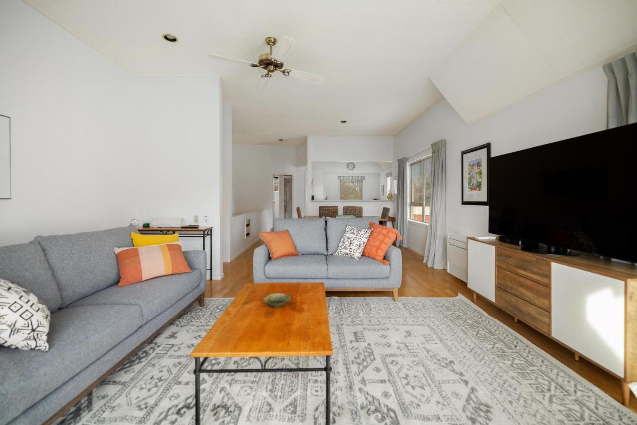 Appartamento Charming Views Wanaka Esterno foto
