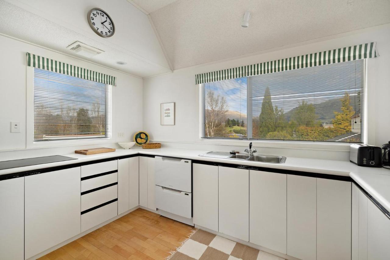 Appartamento Charming Views Wanaka Esterno foto