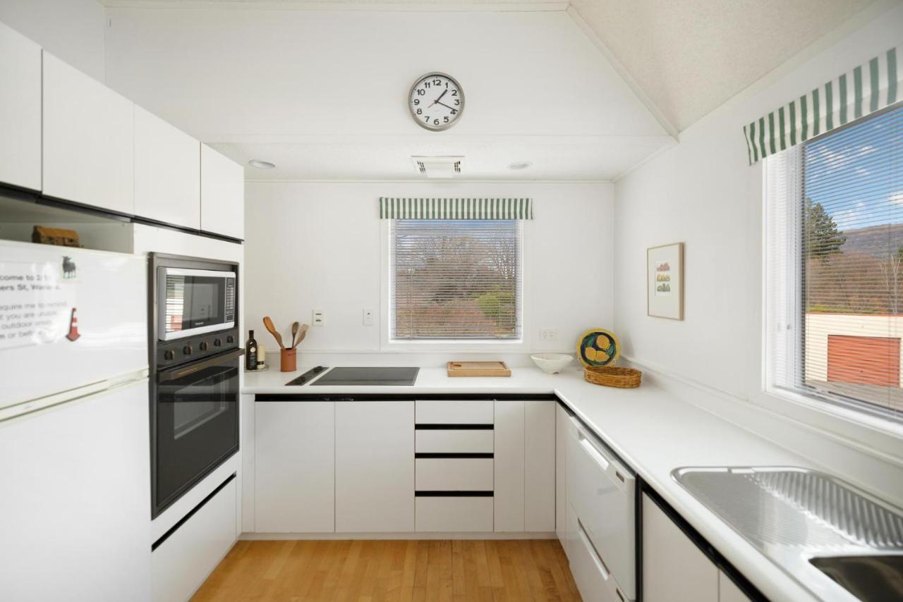 Appartamento Charming Views Wanaka Esterno foto